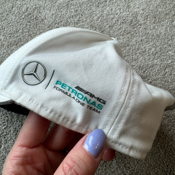 AMG FORMULA ONE TEAM Mercedes Patronas Hat - Picture 2 of 9
